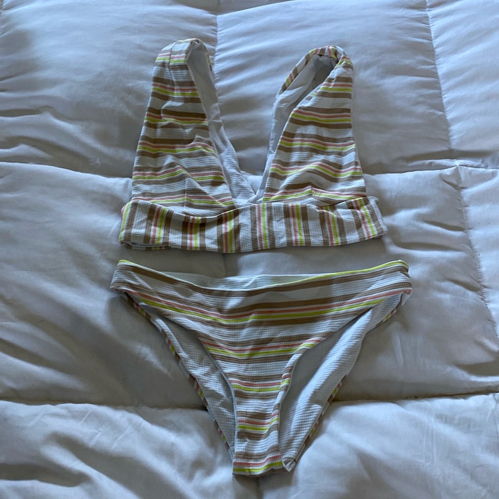 Vitamin A swim size medium tags torn off